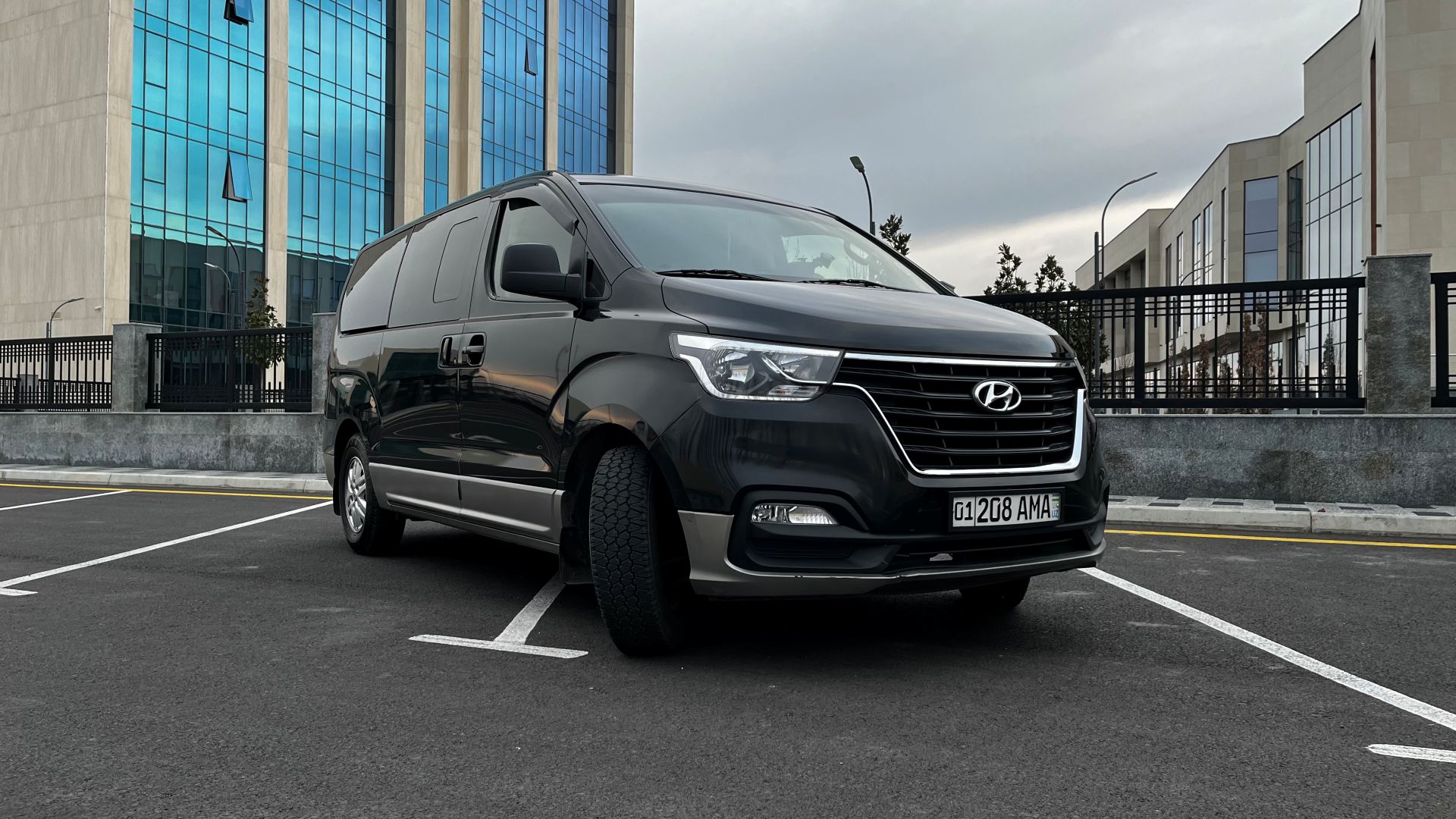 Минивэн HYUNDAI H-1